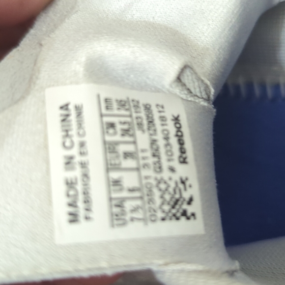 Ladies Reebok tennis shoes - Picture 6 of 7